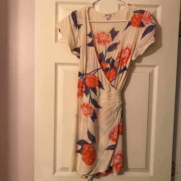Billabong Floral Wrap Dress - Picture 2 of 4